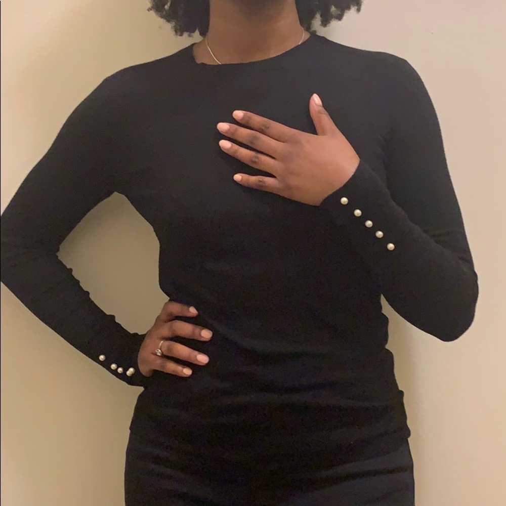 Women’s Zara black knit sweater w/ pearl size M